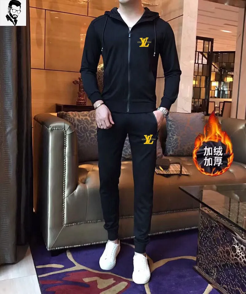 🅿️460 brand [LV Louis Vuitton] (velvet and thickened) 2025 autumn and winter new products, celebrities’ favorite fashion-flavored casual suits, clean and neat tailoring, full of urban style. Made of high-quality customized fabrics, the inner warmth is excellent, the hand feels soft and dry, and the upper body effect is crisp and stylish. The three-dimensional cutting process and the pattern are all of high standards, and the silhouette version has the right benefits! It is not tight at all, and you feel good when you wear it. So many top-quality raw materials create high-end products with unparalleled value. It is the first choice for high-end fashion people. (Size: M-4XL can wear up to 200 pounds)